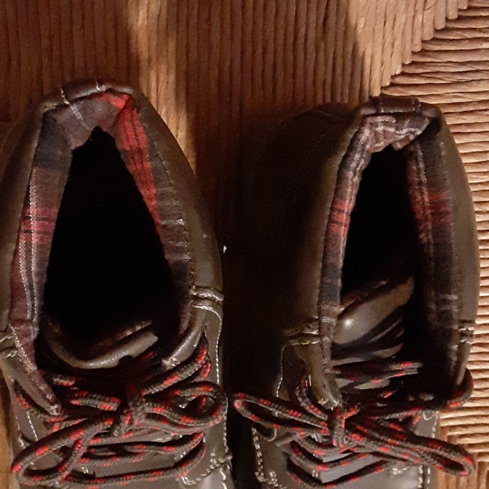 Shoes - Picture 2 of 5